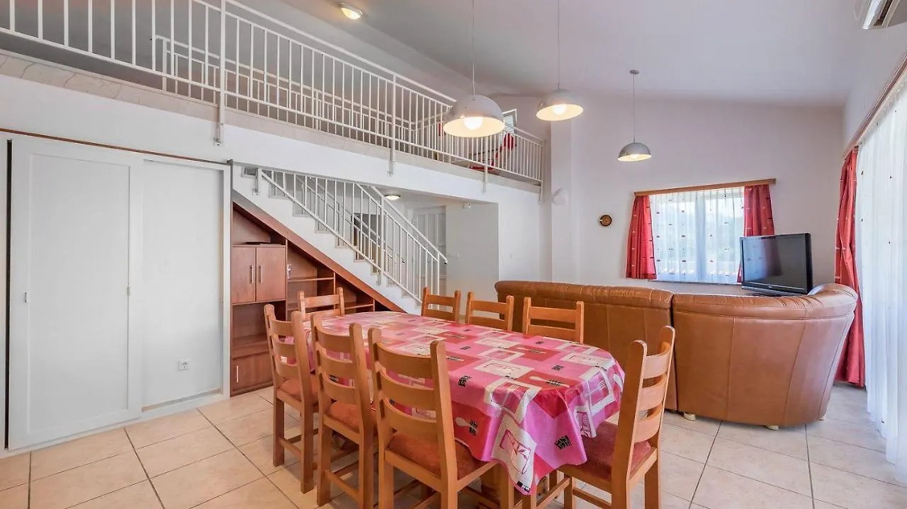 Charmantes Ferienhaus 200 Meter Zum Strand Baska  Holiday home Baska (Krk)
