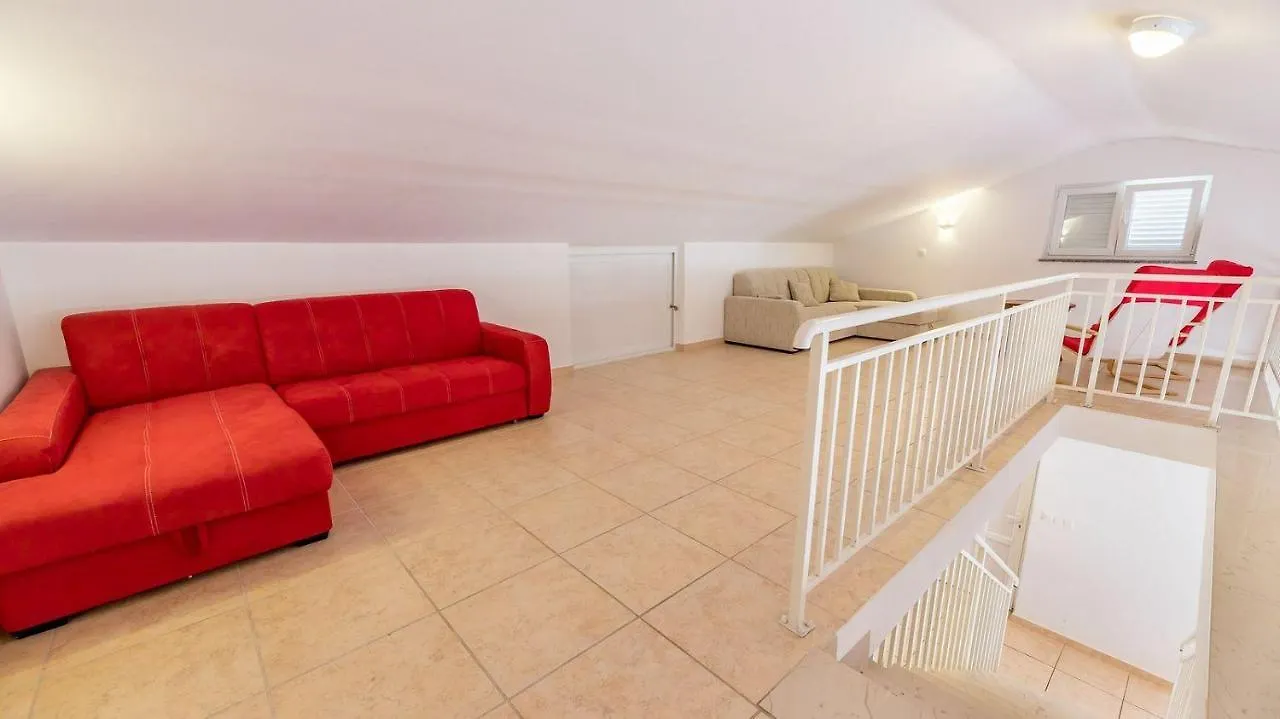 Charmantes Ferienhaus 200 Meter Zum Strand Baska