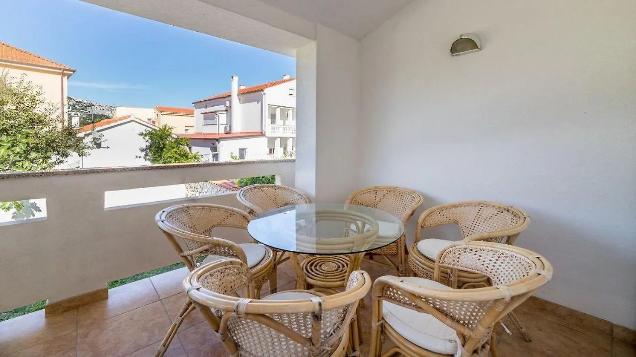 Charmantes Ferienhaus 200 Meter Zum Strand Baska  Baska (Krk)