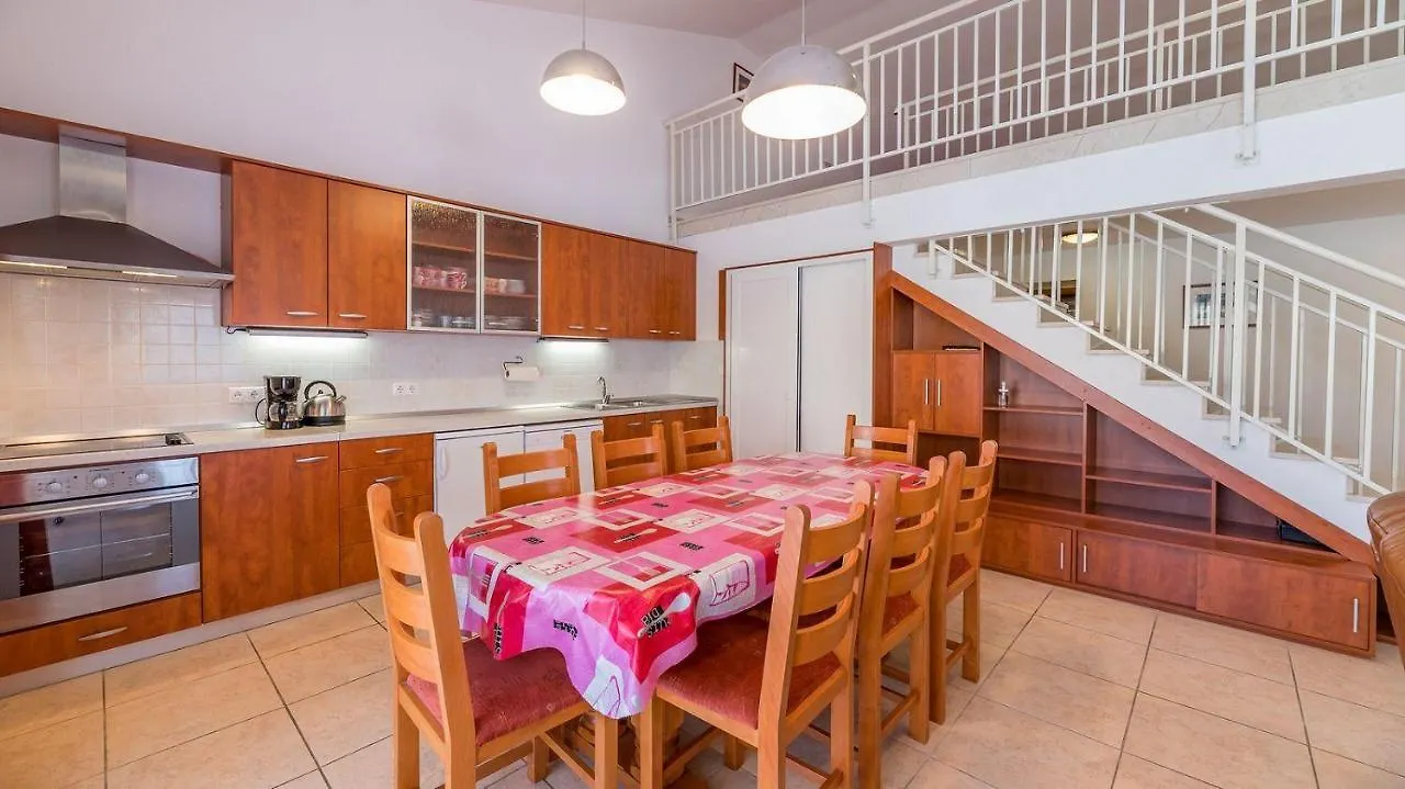 Charmantes Ferienhaus 200 Meter Zum Strand Baska  Holiday home