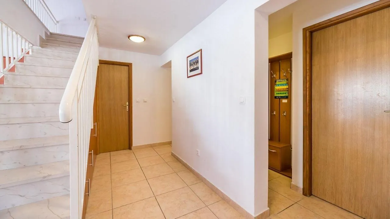 Holiday home Charmantes Ferienhaus 200 Meter Zum Strand Baska  Croatia